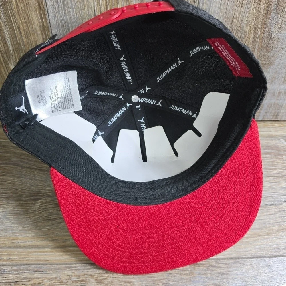 Michael Jordan 'Jumpman' Nike‎ Metal Logo Black Red Hat Cap Snapback YOUTH HAT